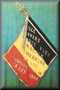 Le drapeau du 12e de Ligne avec mention des combats auxquels il a particip