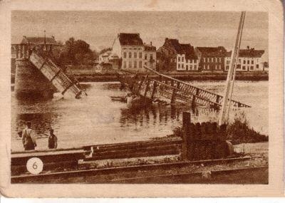 Le pont de vis dtruit, en face les maisons dans lesquelles le 12e de ligne se retranche face aux allemands
