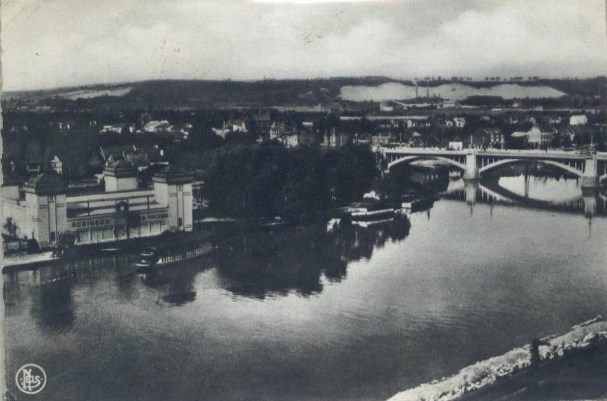 L'Ile Robinson et le quartier de Devant-le-Pont vus depuis la rive droite, au fond les carrires des cimenteries