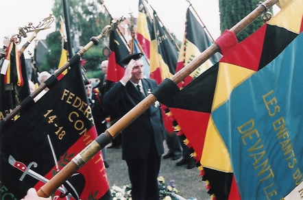 Salut des drapeaux des Anciens Combattants; M. Bellem Président de la section de Visé
