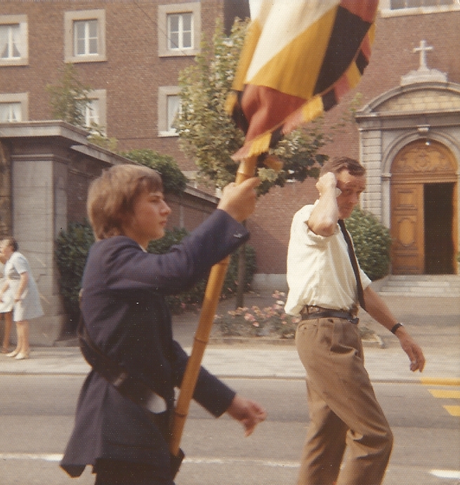 Marc Poelmans porte-drapeau de la Jeunesse vers 1975